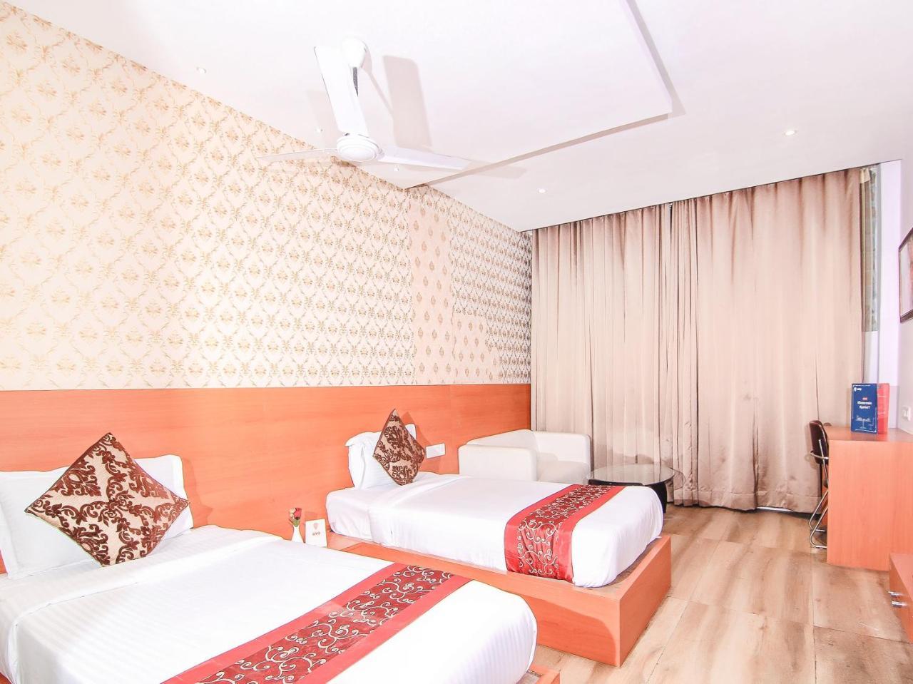 Oyo 3683 De Global Park Hotel Hasanganj Exterior foto