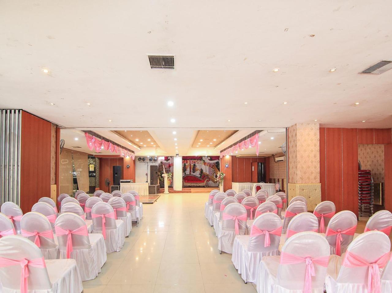 Oyo 3683 De Global Park Hotel Hasanganj Exterior foto