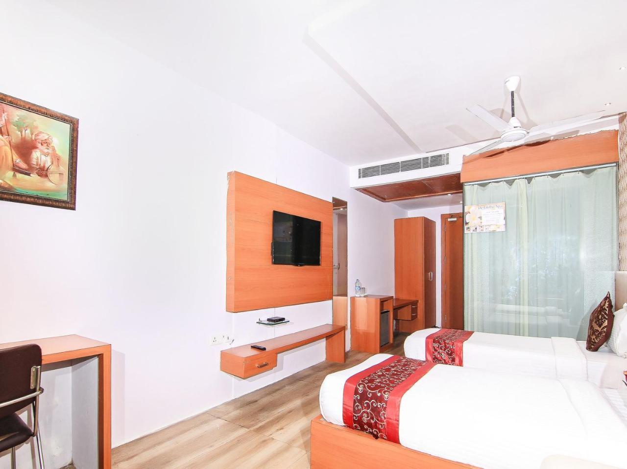 Oyo 3683 De Global Park Hotel Hasanganj Exterior foto